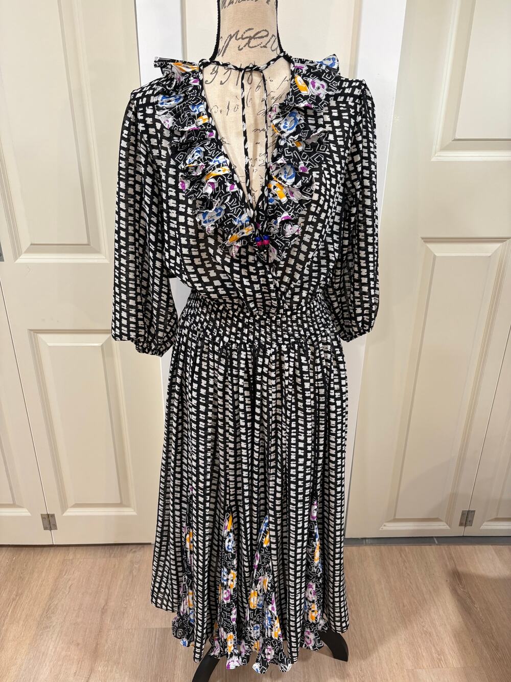 VTG 80s Assorti Black Print Flowy Ruffled Long Sleeve Maxi Dress Size Small